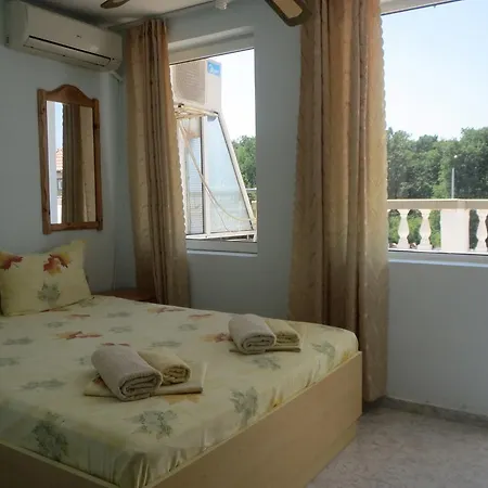 Nia Guest house *